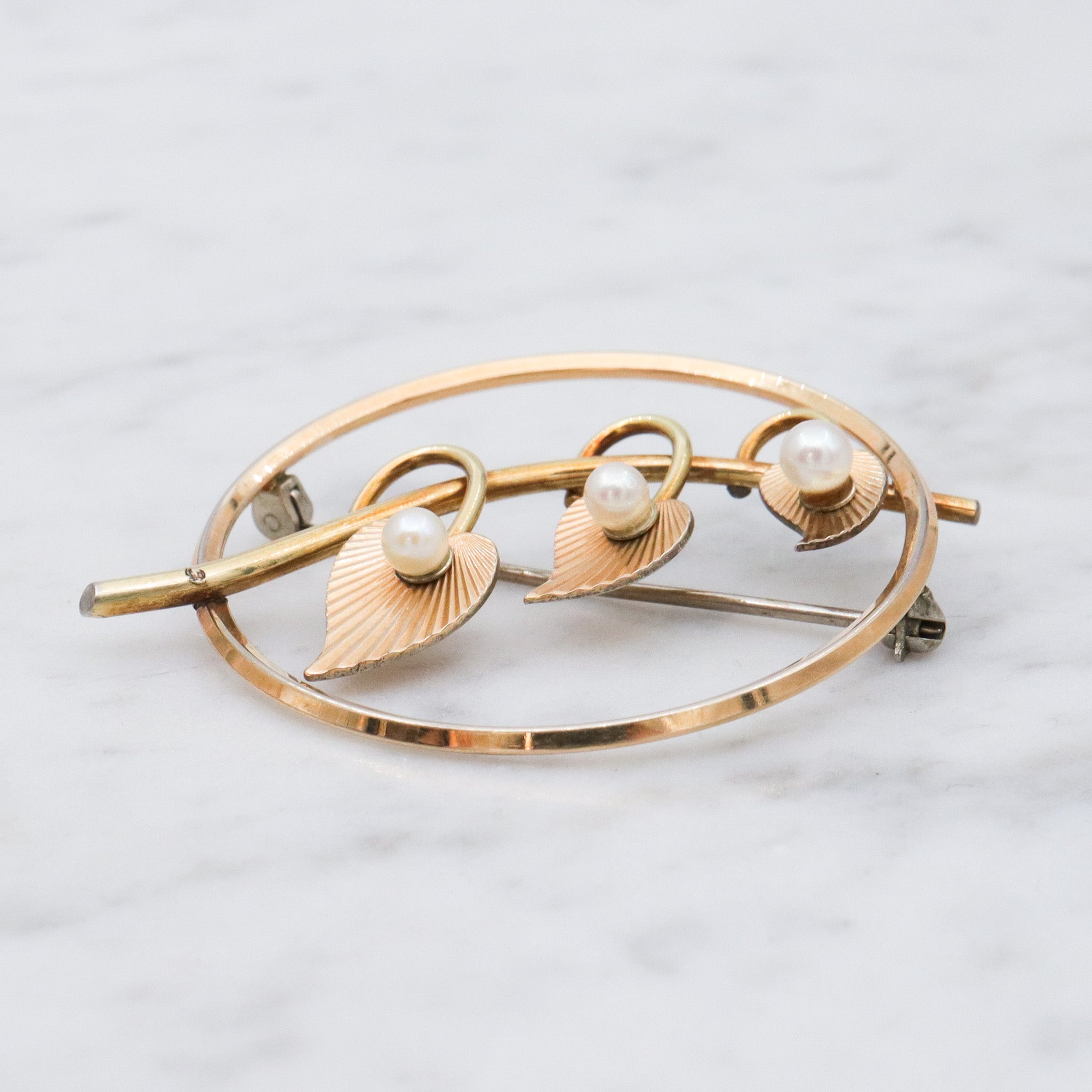 Retro Krementz gold plated circle brooch with ivy & pearls